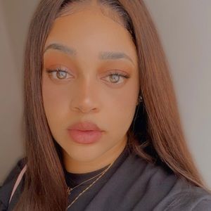 Meet your Posher, April